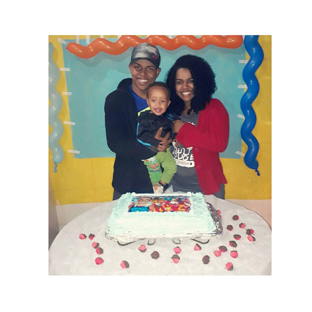 KarineDePaula19's tweet photo. Padrinhos do Aniversariante 💚
#ArthurGabriel #tutufez1 #tevebolinho #amamos #titios #docinho #florzinha #cuidamos #damoscolo #Manu's 🎉🎈💙 https://t.co/05UzTPoKDn
