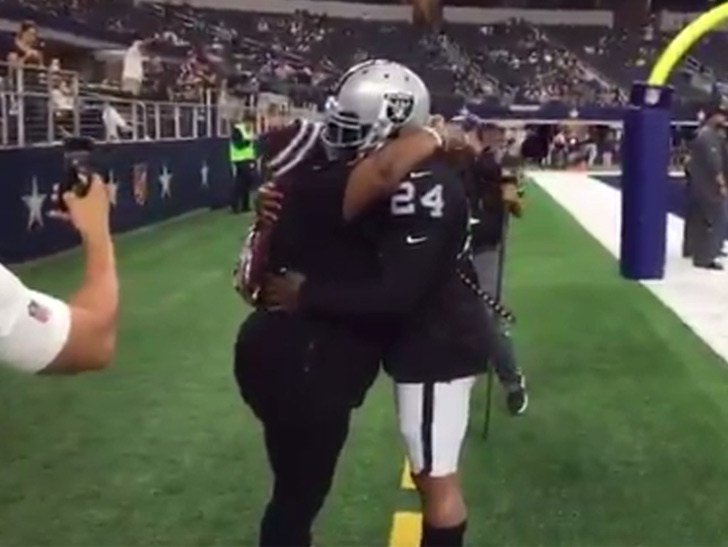 fairedelargents's tweet photo. Marshawn Lynch: Hey Mom, Gimme a Hug!!! https://t.co/twcpnviyBR https://t.co/Id7l7z1yBi