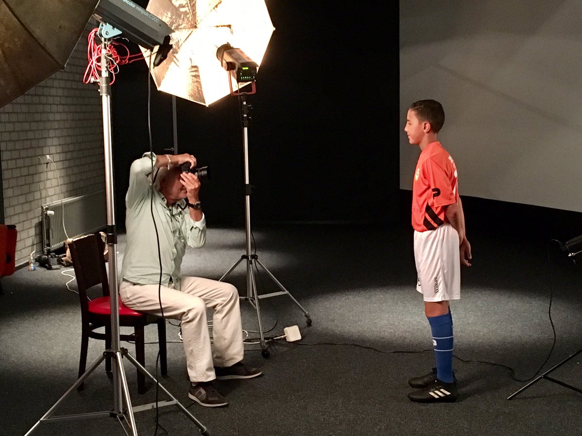 RBCvoetbal's tweet photo. Gisteravond was de jaarlijkse fotoshoot door Bram Visser van jeugdspelers en begeleiders van RBC. Zie https://t.co/K8OANdPHj8. #rbcleeft! https://t.co/rFNEb8M7tR