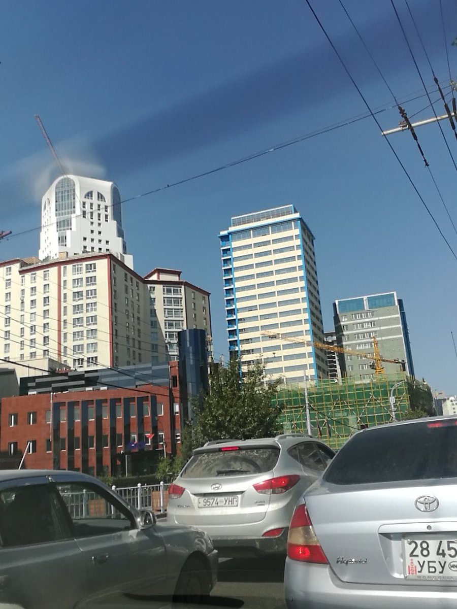 Хамгийн жижиг талбайд хэн олон барилга барих вэ? 
гэдэг уралдаанд орж байгаам шиг л ...