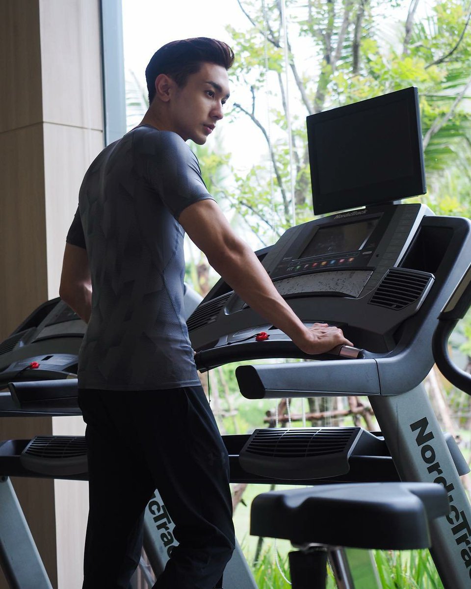 mm_thew's tweet photo. เที่ยงแล้ว อย่ากินเพลินนะครับ55 เดี๋ยวเบิร์นออกไม่หมด #Letsgotogym #fitness #workout #cardio https://t.co/WsAabbXs87 ไอจีนัททิว #Natthew https://t.co/bcLa7PTglp