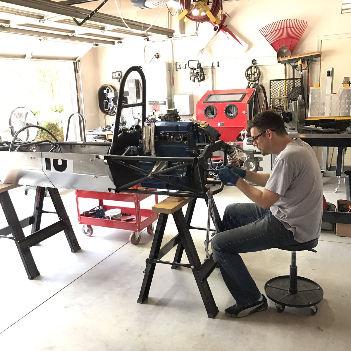 VintageSoulSim's tweet photo. Installing the flywheel on the #historicformulaford https://t.co/wy6nhJac1s