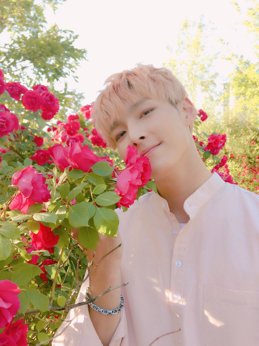 SF9_FANCLUB's tweet photo. [📷] 숨겨왔던 나의- 미공개 사진 모두 FANTASY에게 줄게🎶 #SF9_is...

오늘의 Target 💘
🌹 꽃보다 주호 🦁

#SF9 #에스에프나인 #주호 #ZUHO https://t.co/MxaRBVsbRw