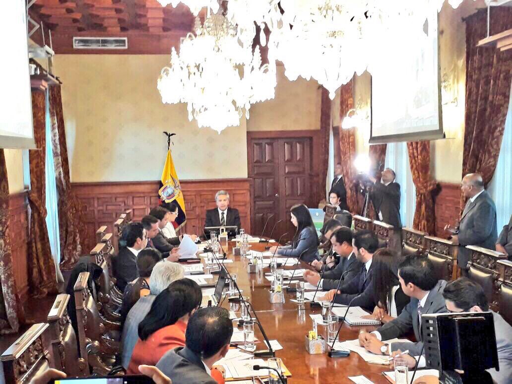 edissongarzong's tweet photo. Esta semana culminaremos esta 1ra fase #ConsejoProductivoTributario | hacer de #Ecuador una potencia exportadora e innovación (2/2) |@Lenin https://t.co/c2sx1aMBH2