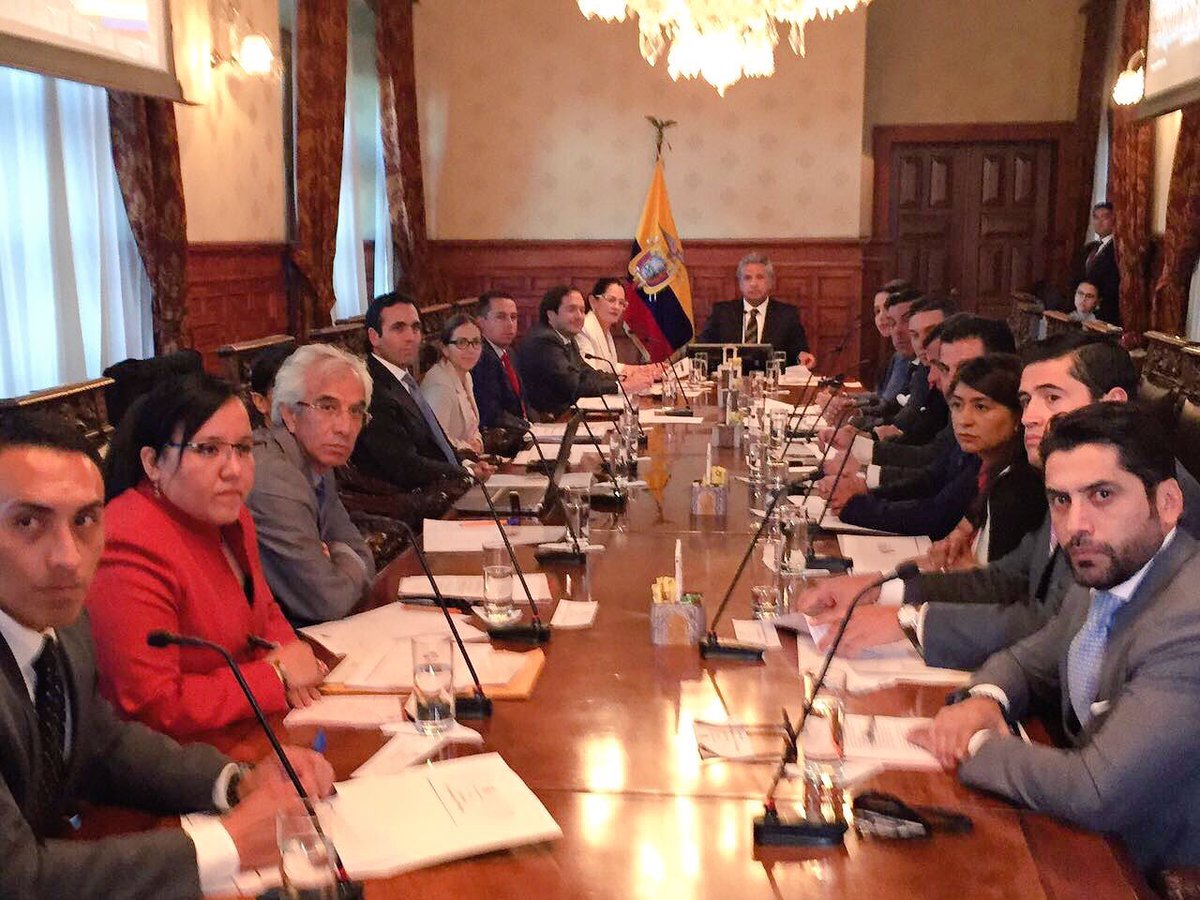 edissongarzong's tweet photo. Esta semana culminaremos esta 1ra fase #ConsejoProductivoTributario | hacer de #Ecuador una potencia exportadora e innovación (2/2) |@Lenin https://t.co/c2sx1aMBH2