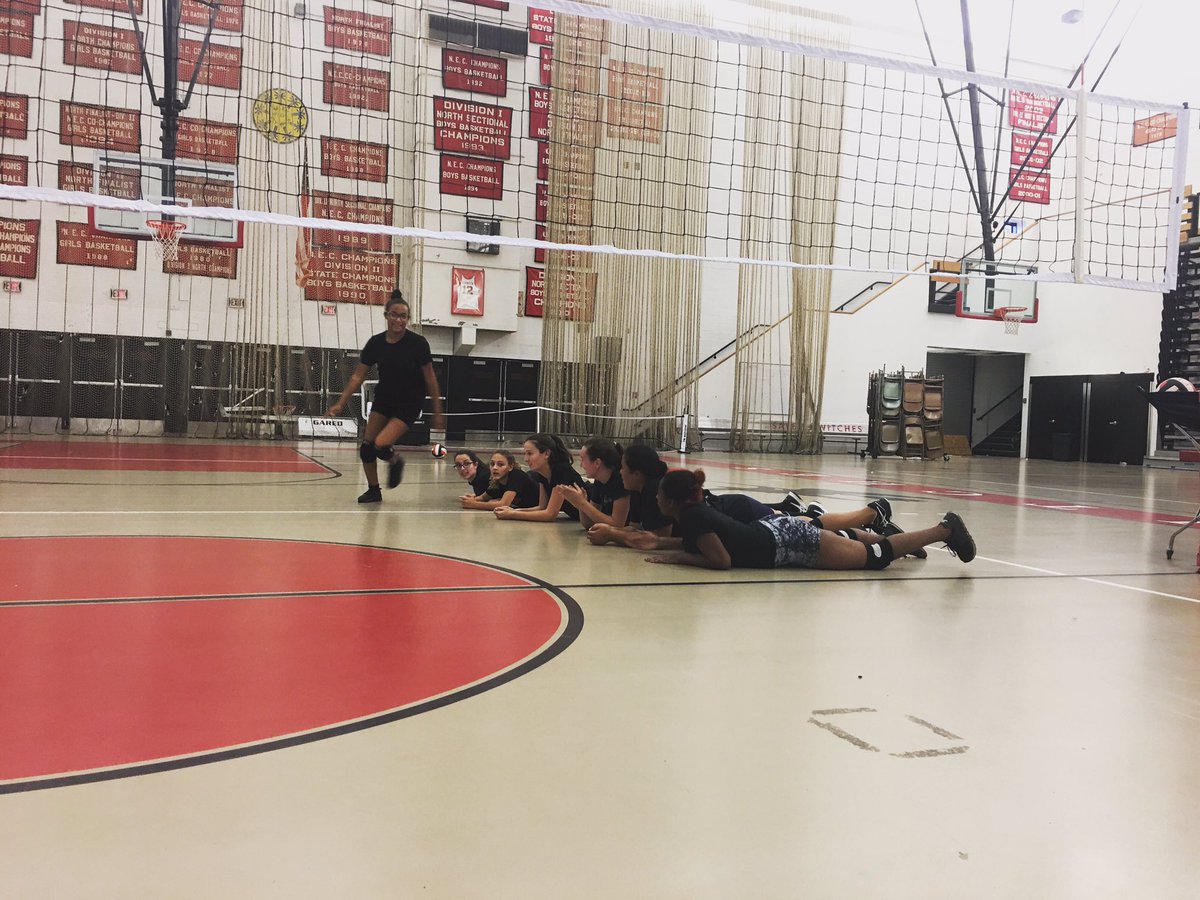 SHSWitchesVBall's tweet photo. JV witches putting in some work during the relay race at today's practice! #vballwefam #logrun #witchesvolleyball https://t.co/OQJGtq4Ioa
