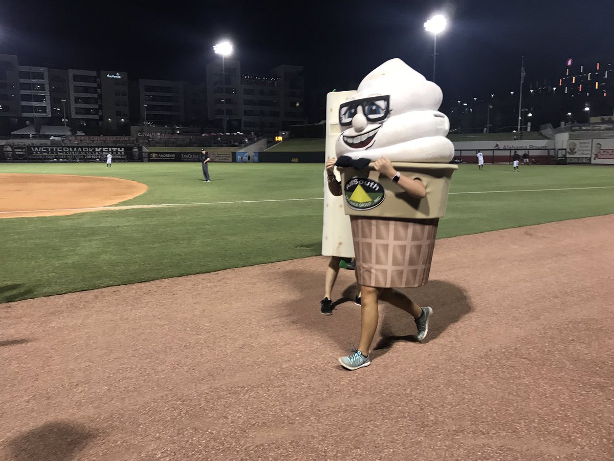 SammyLegend16's tweet photo. Make that a three-way tie in the @AllSouthApp #FastFoodRace Standings! https://t.co/yW2PliHEHP