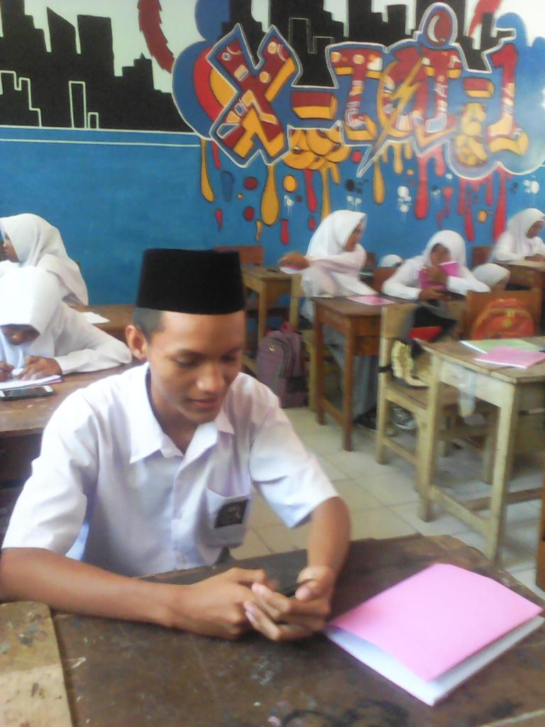 MMukkimin's tweet photo. Katanya putih abu* itu masa yg menyengkan, karena itu adlh puncak nya masa remaja, tapi bagiku putih abu* itu masa untuk menemukan jati diri https://t.co/EdHn5ruFsI
