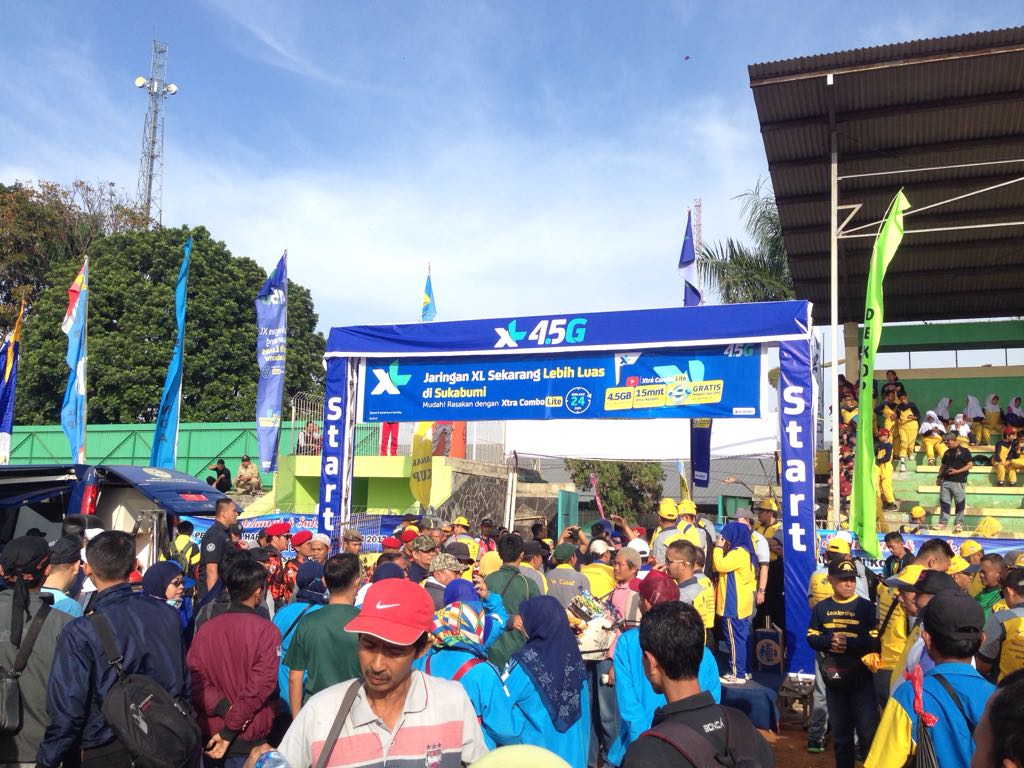 Keseruan warga sukabumi hari ini di acara fun walk koperasi bareng #XL4GLTESukabumi