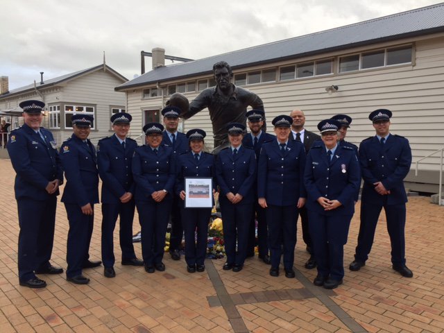 nzpolice's tweet photo. Members of police recruit Wing 225 attended Sir Colin Meads funeral yesterday. Sir Colin was the Patron of the Wing in 2005 #rip #rnzpc https://t.co/kL3ENnr4ur
