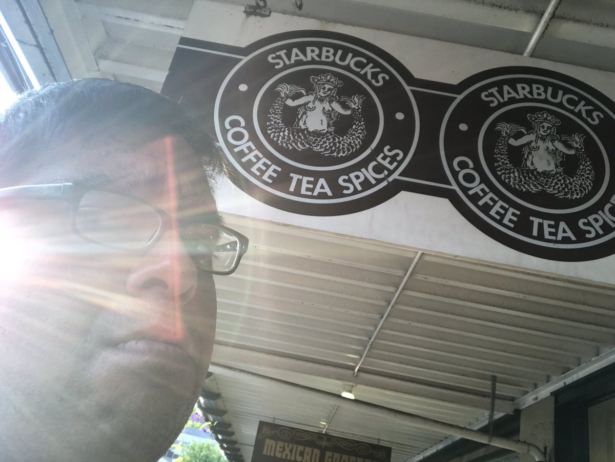 technosucks's tweet photo. JJ Abrams lens flare. Those are titties tho. #Starbys #PAXWest2017 https://t.co/RmofgyRPNk