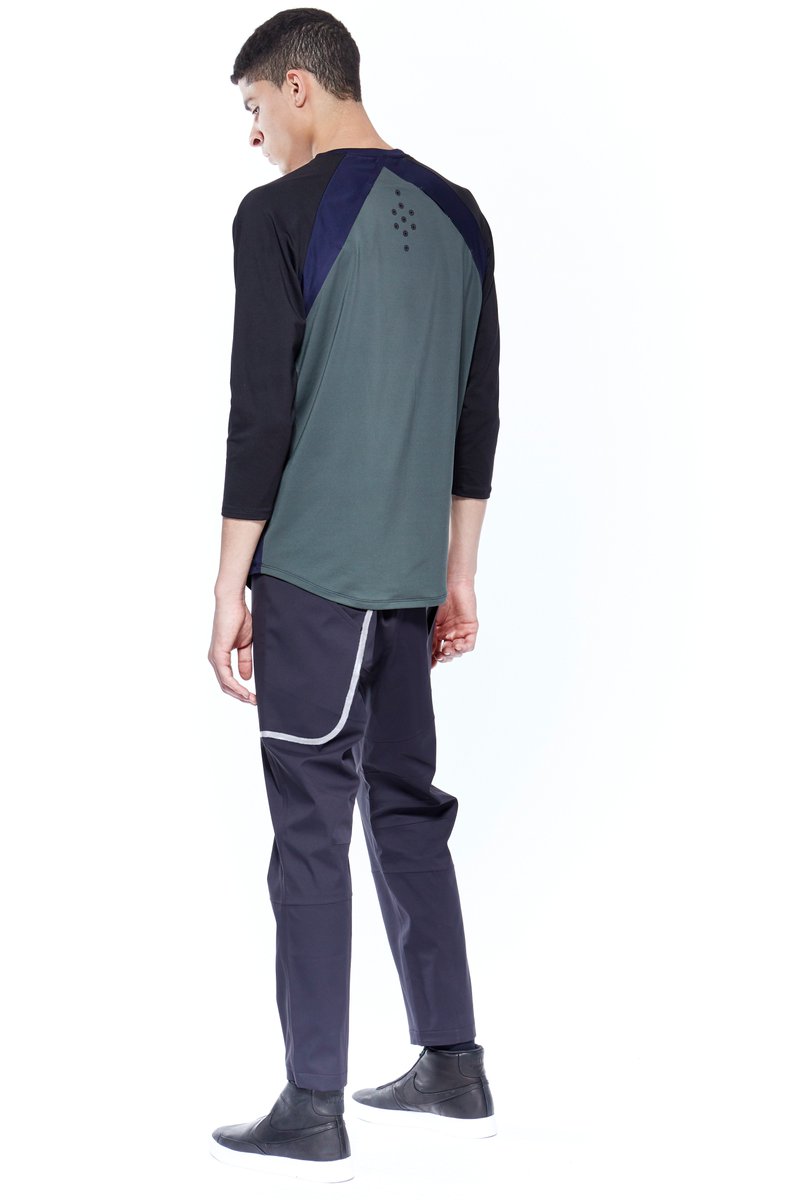 dyne_life's tweet photo. DYNE F/W - 17 Maxwell 3/4 sleeve features a stretch fabrication with moisture wicking and laser cut eyelets at center back #UNITOFFORCE https://t.co/OEkbfueW2O