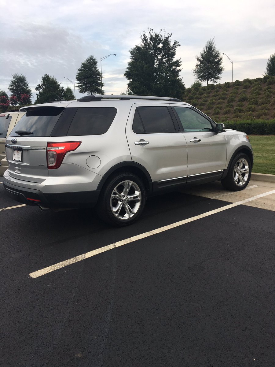 melegan03's tweet photo. Joined the Ford family today ❤️ So completely in love! @Ford #ExplorerLimited https://t.co/jvGEGf8wjp