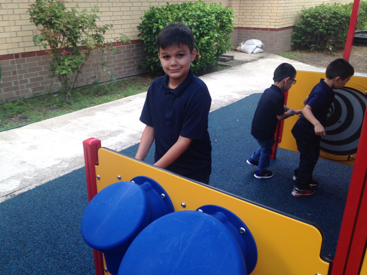 MarkMarquez777's tweet photo. Ribbon cutting on our new playground. #happykids #PLE2017 #plepanthers #bethelight https://t.co/b9ROvtrO1v