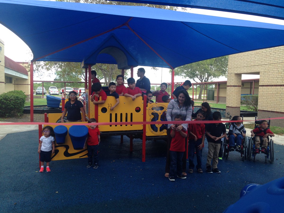 MarkMarquez777's tweet photo. Ribbon cutting on our new playground. #happykids #PLE2017 #plepanthers #bethelight https://t.co/b9ROvtrO1v