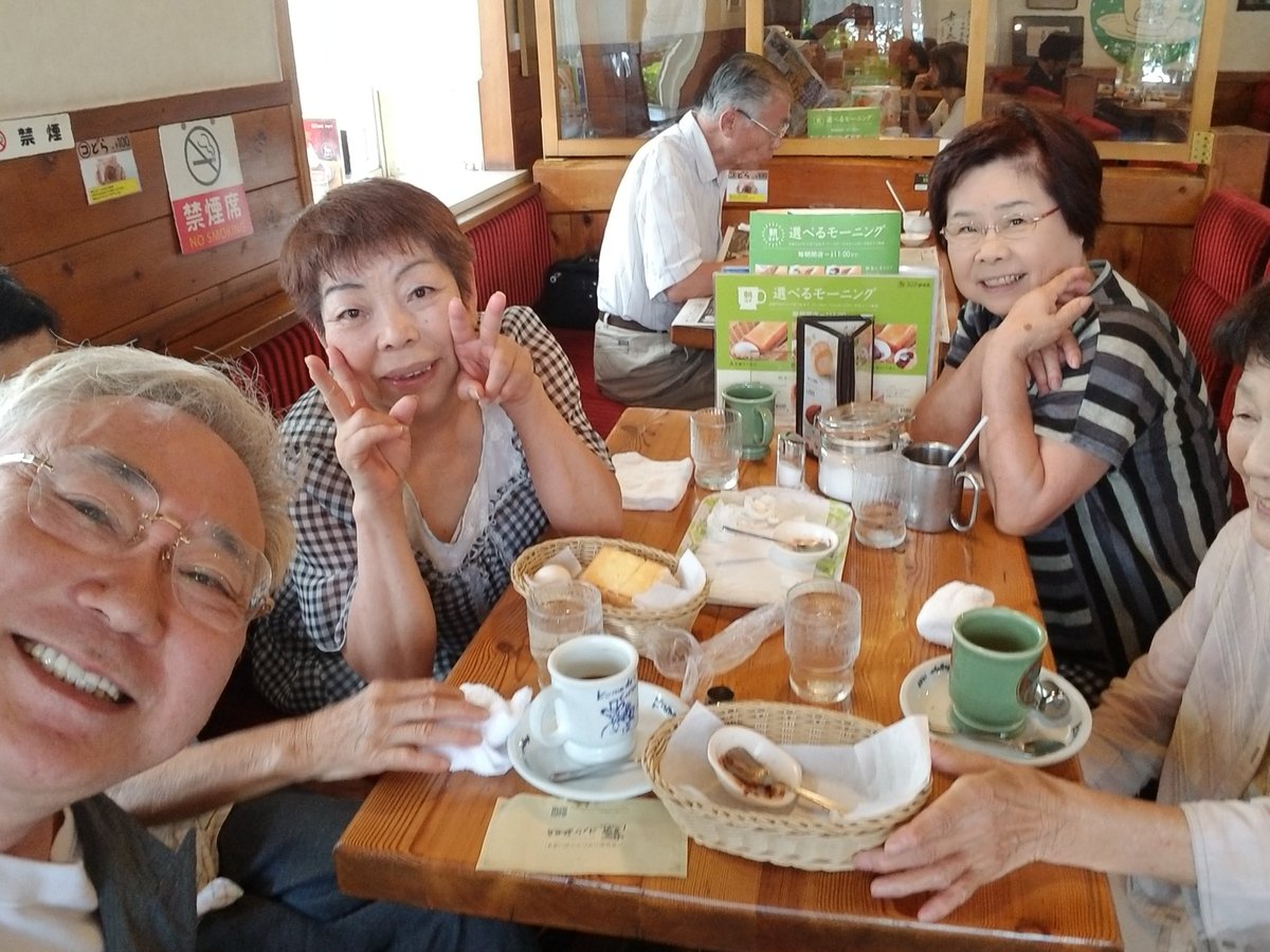 katsuyatakasu's tweet photo. キャバクラなう https://t.co/kfSUjzXkA9