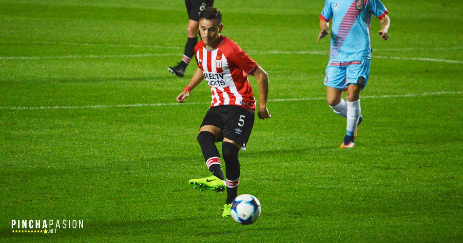 Fichajesdefpc_'s tweet photo. EX BOCA | @Fer_zuqui hizo su debut en Estudiantes que venció 2-1 a Arsenal. Jugó todo el partido y fue la figura. https://t.co/7jMFkyMh8e