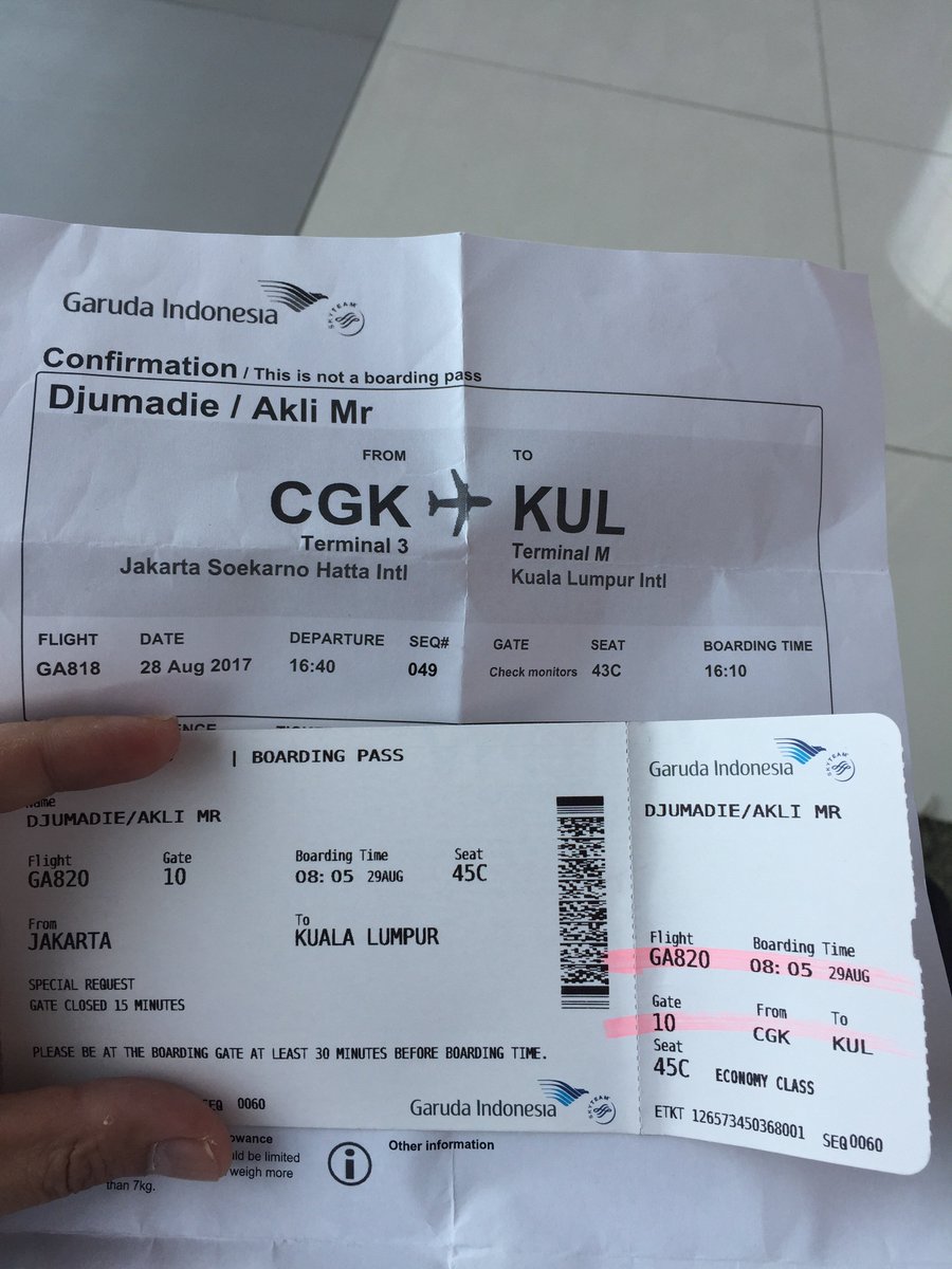 akliii's tweet photo. @IndonesiaGaruda Ini bukti saya sampai beli tiket lagi utk hari ini, tapi ternyata kalian hari ini kalian yg delay!! Kok gak fair banget?!! @RadioElshinta https://t.co/Fsoium0EKr