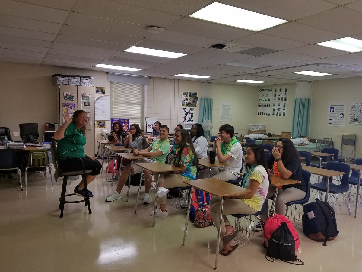 GCS_CTE's tweet photo. #CTEthatworks at @TWAndrewsHS @SouthWestGHS & @HPCHighSchool
#believeinGCSCTE
#GCSFirstDay2017 https://t.co/3xXUexWQyt