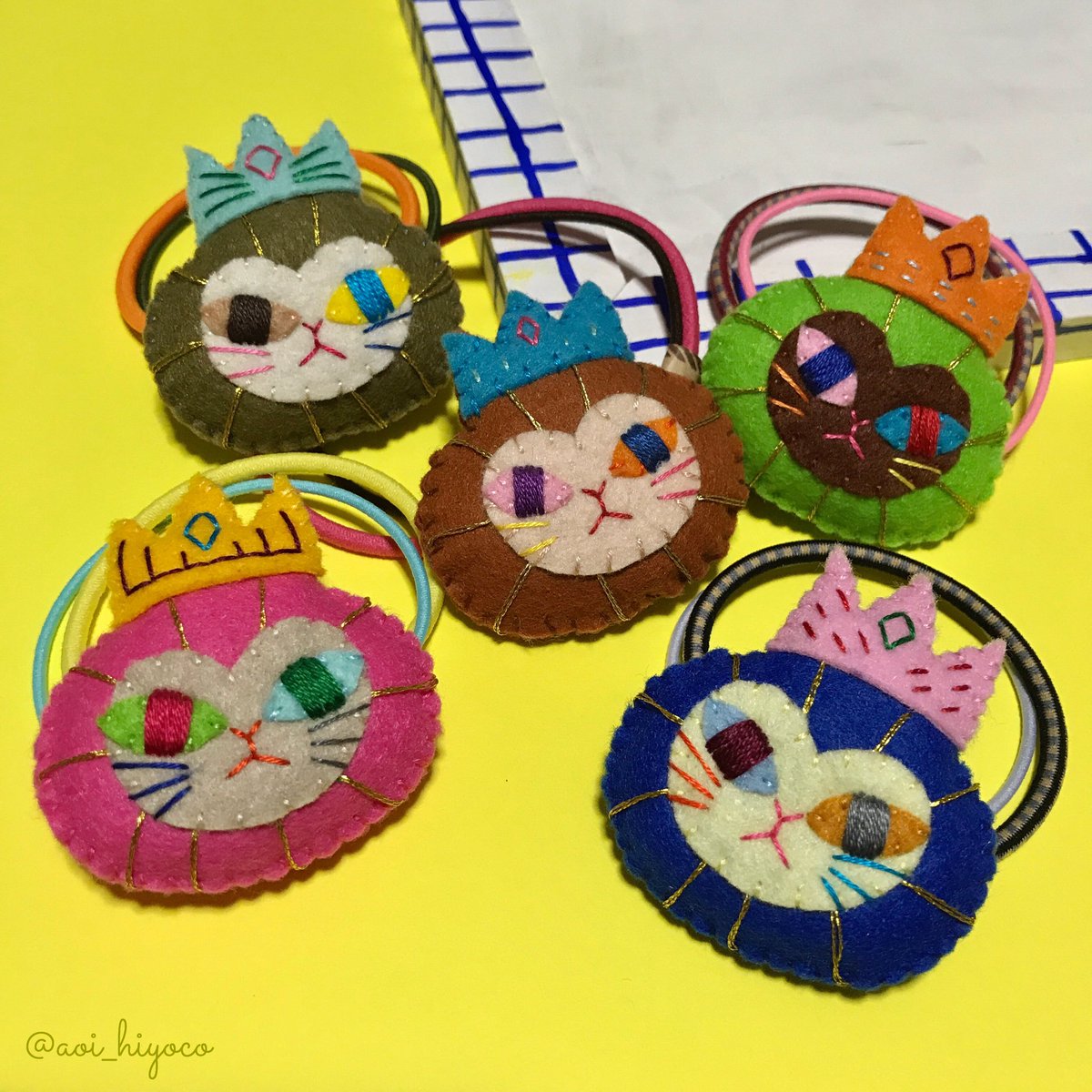 あおいヒヨコ Sur Twitter 古着とフェルトでカラフルなどうぶつ布小物を制作してます ただいま12月の個展に向けてイラスト作品も制作中 昨日ネットショップに写真1 2枚目の王様ライオンたちを追加しました 参加予定 17 10 8 日 ニャンフェス6