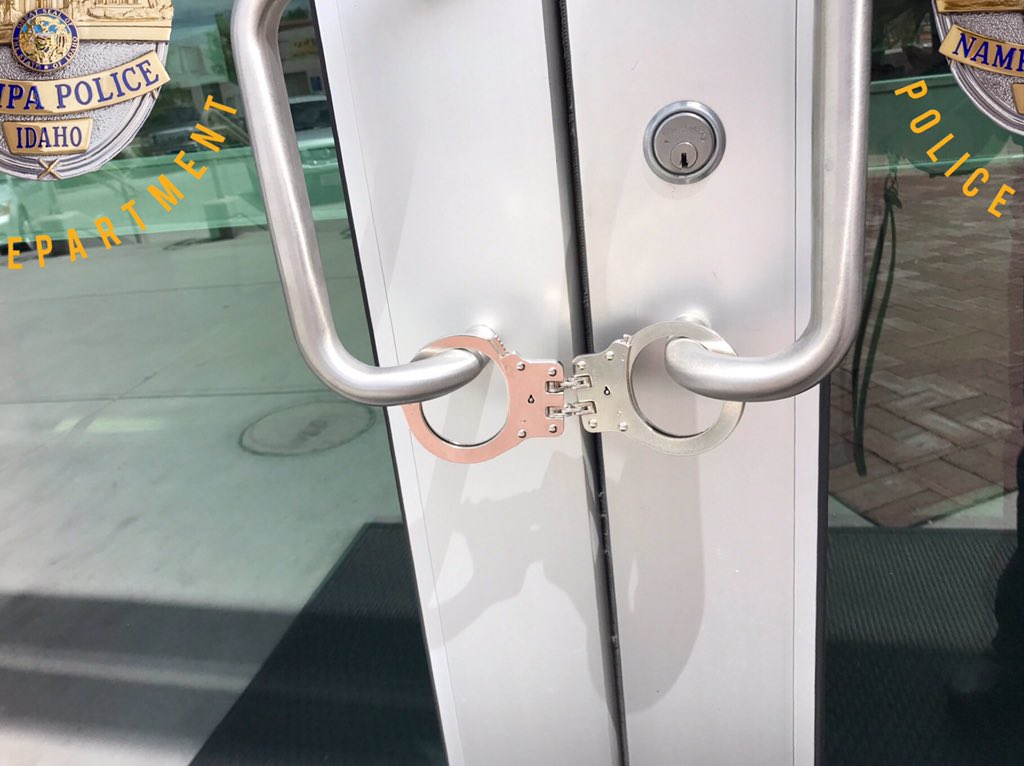 NampaPolice1's tweet photo. @PascoSheriff #Idaho checking in! #9PMRoutine #LockUpYourStuff https://t.co/9m0hMZsQTJ