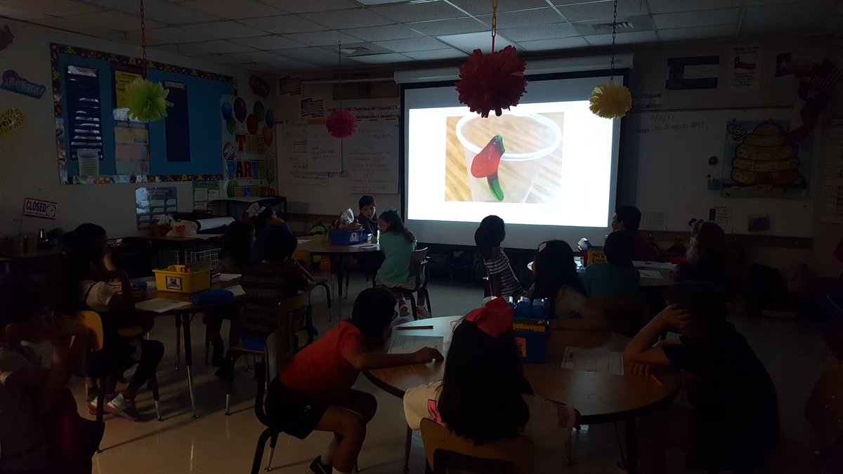 Teach4thDL's tweet image. Today my class attempted to save Fred! 🐛@CambridgeElem  #teamwork #engagedclass #STEM #ahisdelem