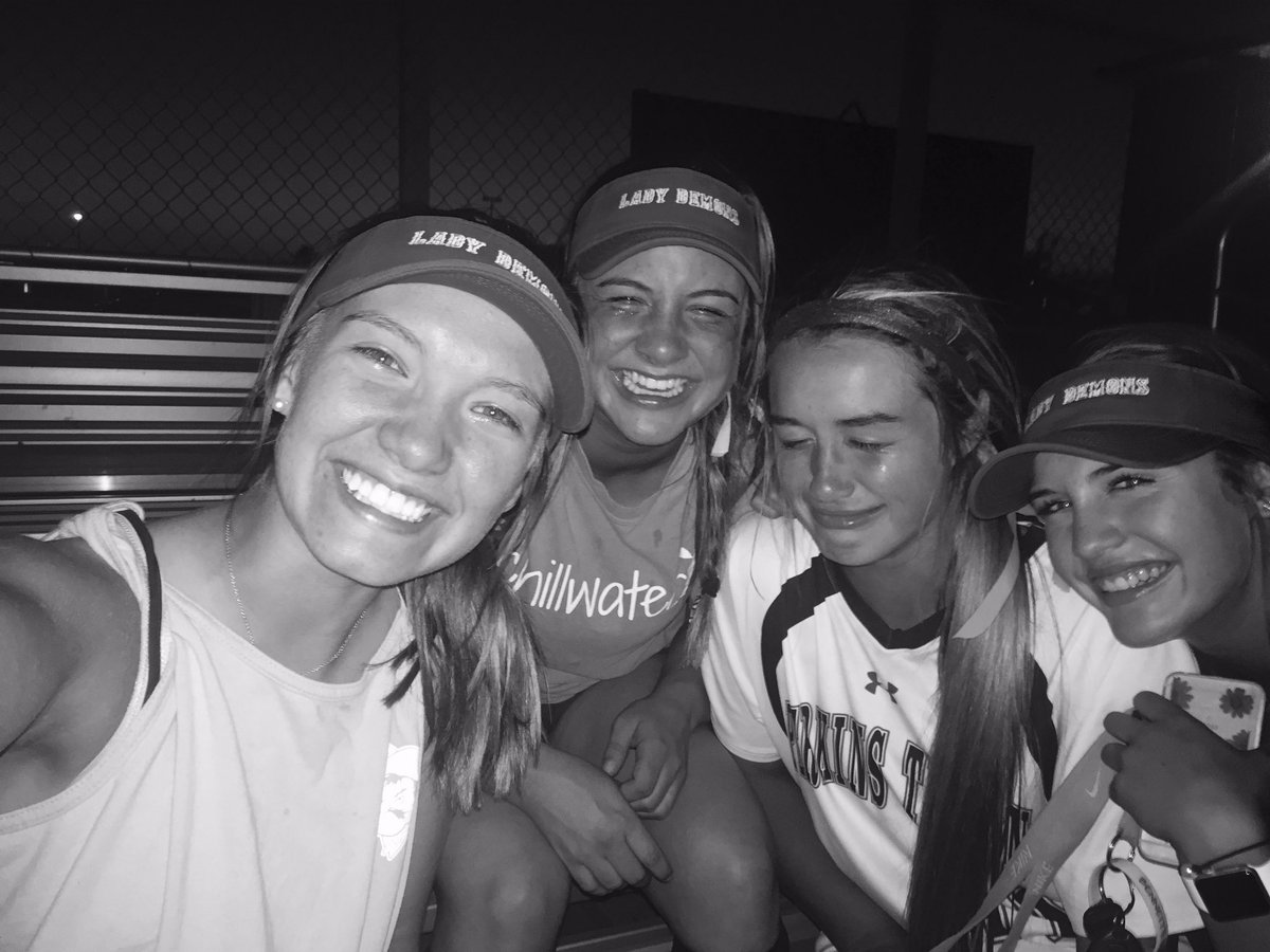 WalkupChaymi2's tweet photo. this picture is terrible,but it's the memories like this,that we'll remember when. https://t.co/wdMg82sFhm