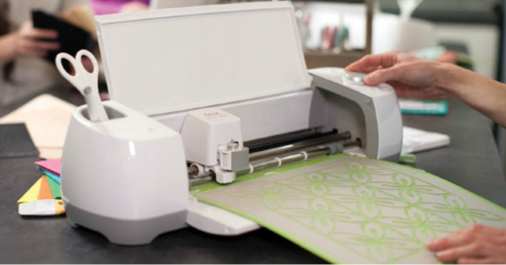 Sewing 2.0! Novices &amp; experts are taking to <a href="/OfficialCricut/">OfficialCricut</a>'s #smart #sewing machines for their cutting versatility &amp; ease of use. #forecast
