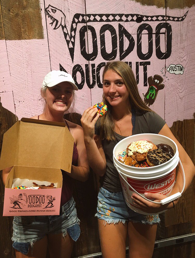 simone_priebs's tweet photo. HBD @tbrad98 !! Hope u had a donut today!🎈🍩 #19 #yourold https://t.co/jiKOLjxOfK