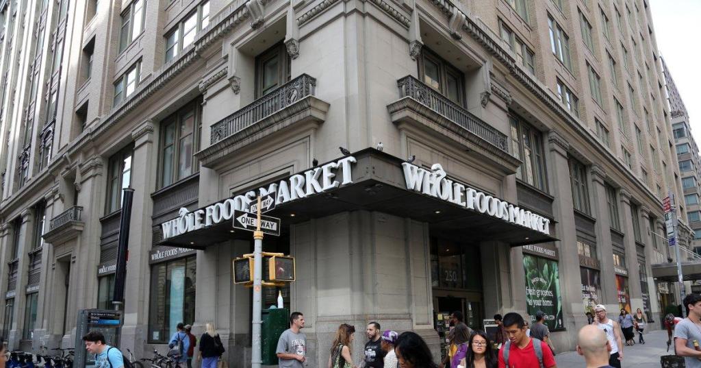 fairedelargents's tweet photo. NYC shoppers thrilled with Whole Foods price cuts https://t.co/GEBB9SkaFp https://t.co/hU5etvAcWu