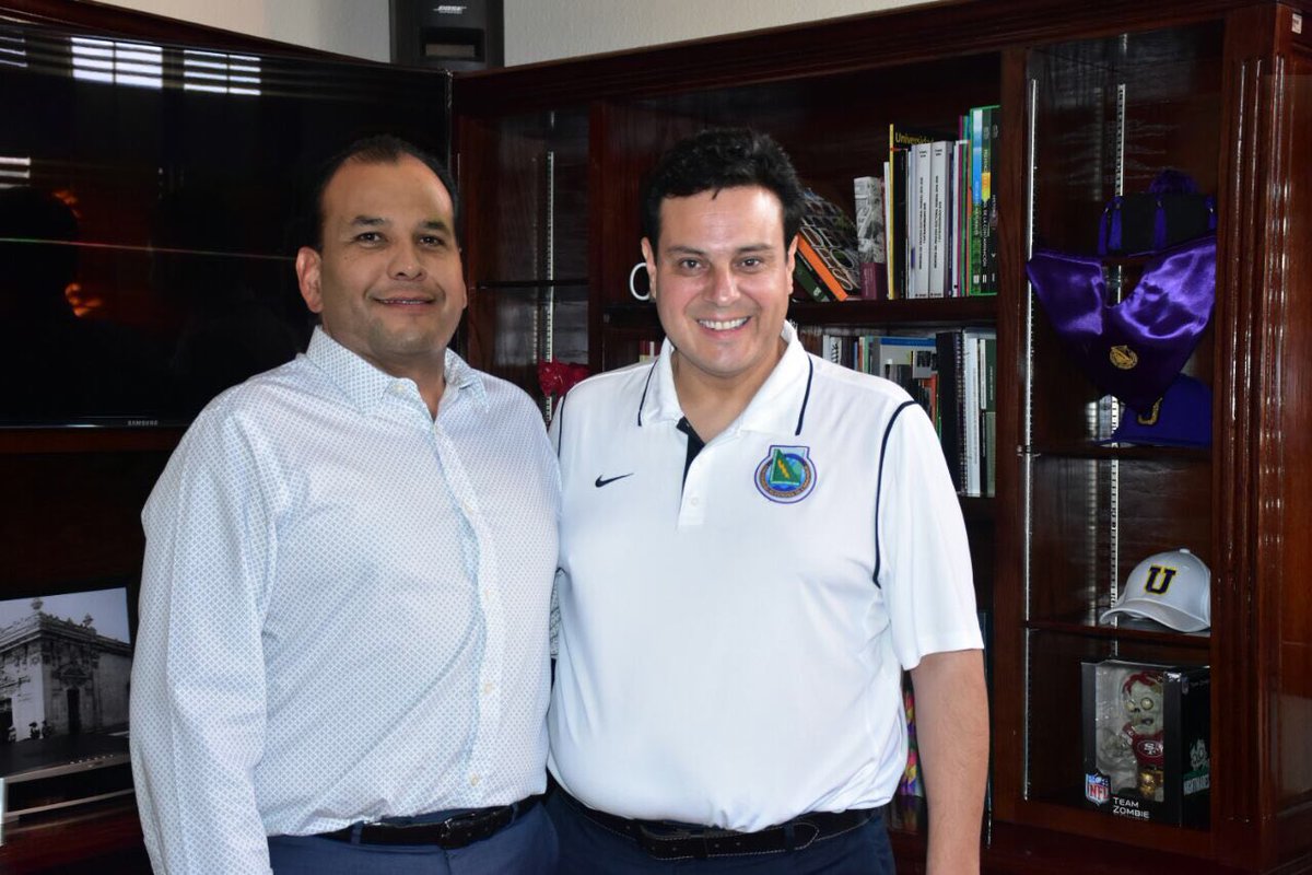OmarBazanChih's tweet photo. Hoy estuve con el Rector de la Universidad Autónoma de Chihuahua, en un reunión de civilidad muy productiva, de mutuos acuerdos. #SomosPRI https://t.co/4xstZLzHy5
