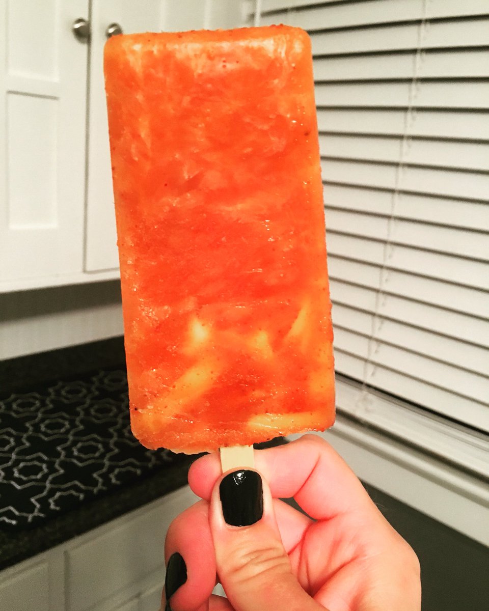 ErinMeyerEvv's tweet photo. Trust me on this. The popsicles from La Campirana are everything. #newaddict #moreplease 😁😁😁👍🏻👍🏻👍🏻💯💯💯 https://t.co/RaV1Gm1ds2