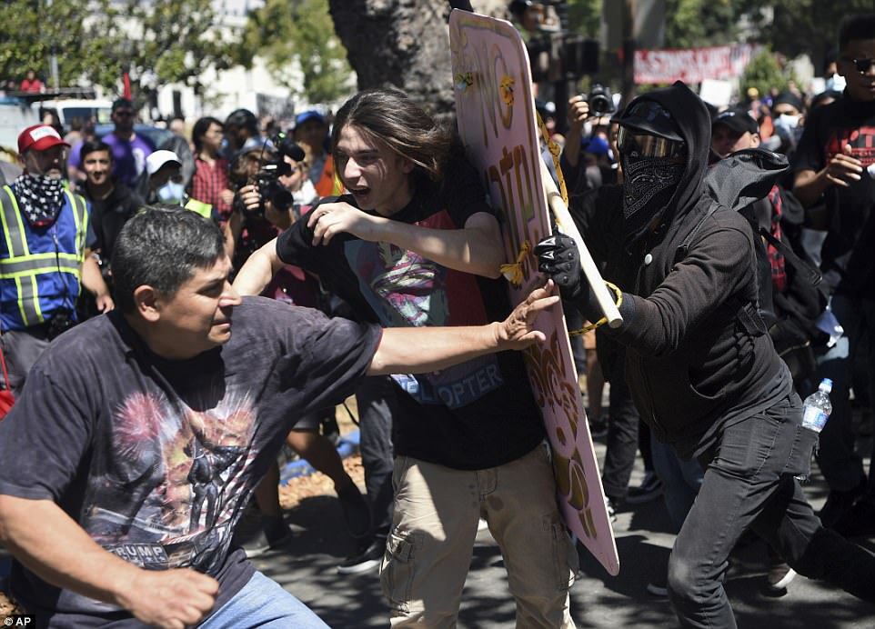 deculley's tweet photo. @MattOakland @JesseArreguin #NoHateintheBay #berkeleyunited #Berkeley #berkeleyprotests https://t.co/z93EkQdC6l