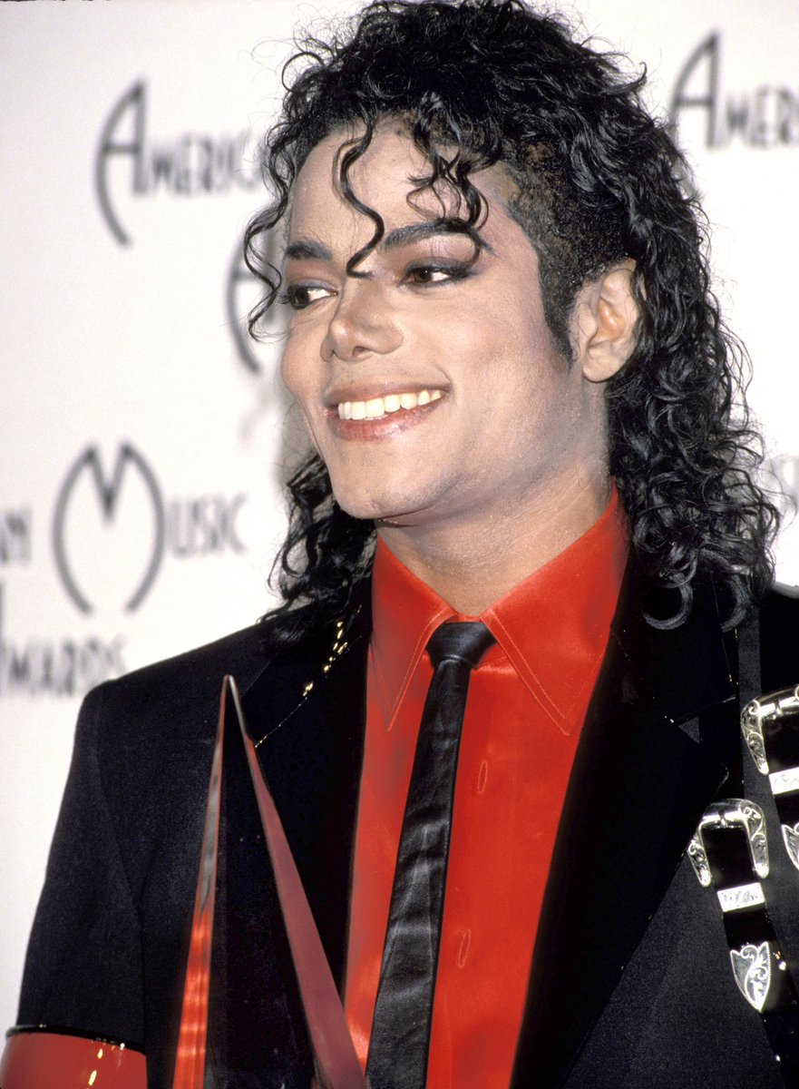 MJziddleston's tweet photo. LOVE LIVES FOREVER ❤
#MichaelJacksonAlwaysInOurHearts https://t.co/BexWe5UBiF