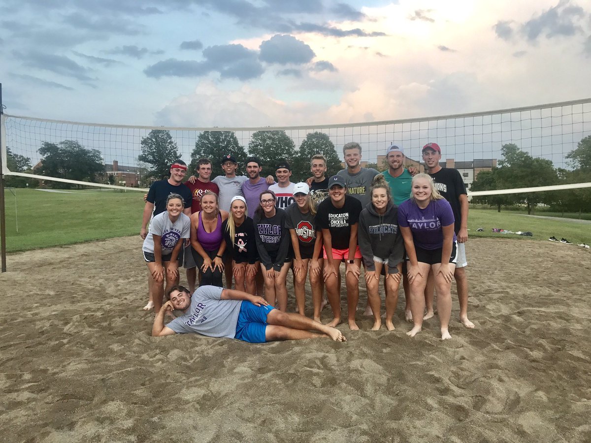 ereinhard01's tweet photo. A little sand volleyball for some team bonding. @TaylorUGolf ⛳️🏐 https://t.co/GqWN2fSeX9