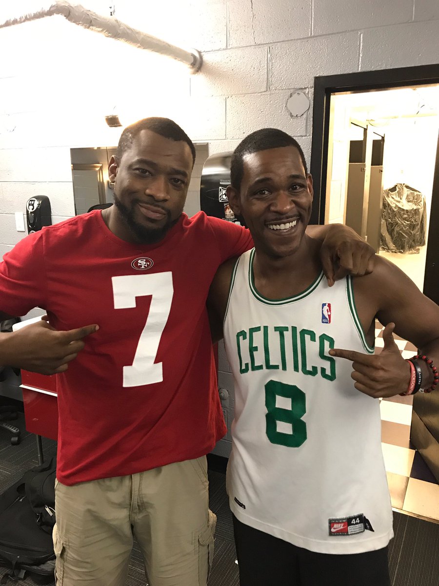 LarryL3g3nd3's tweet photo. .#Atlanta #SanFransisco #Boston #Vegas #Baltimore #BlackExcellence #KennyKing #LarryLegend #WatchROH #TheBachelorette #ABC #LiveEventsHost https://t.co/FOWleKxNiF