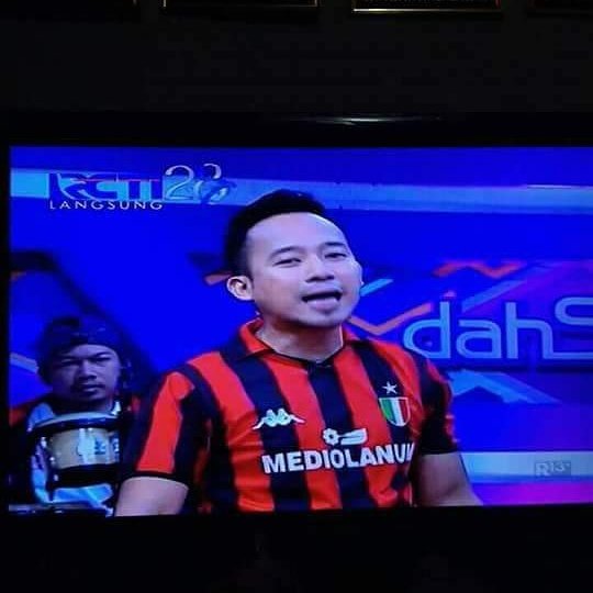 Buon compleanno kang <a href="/DennyCagur/">Denny Cagur</a> 😀 🎉 

#ForzaMilan
<a href="/MilanistiOrId/">Milanisti Indonesia</a>