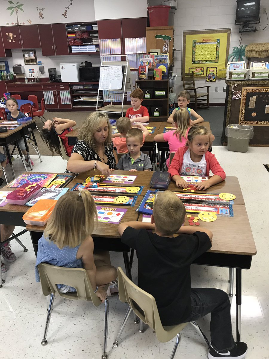 mrmarkgarrett's tweet photo. @McDowell590 principal @AWDowdle getting ready to play some Shape Bingo with a great group of @Gwoodelem 1st graders. #McFirstDay https://t.co/VXWXQjiF7Z