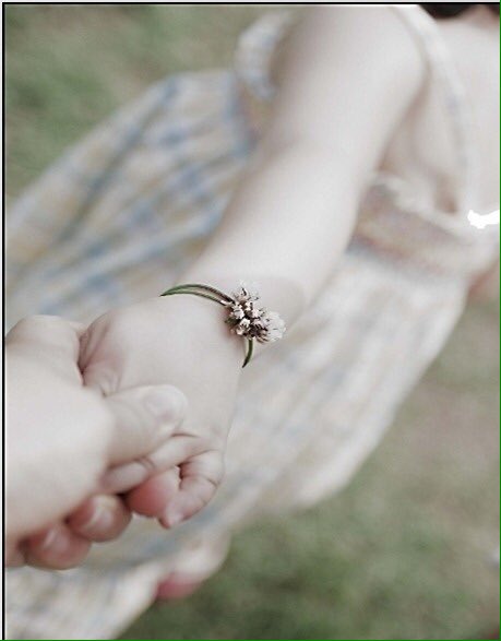 누구나 다
드러내어 표현하진 않지만

누구나 다
아픔과 고통없는 이는 없답니다

그저..

견디며 이겨내려고
애쓰면서 살아가는 것 아닐까요?

오늘도 자신의 삶을
잘 지켜가려 노력하는 착한 당신

힘내세요!

당신을 위해서
마음모아 기도를 드립니다..