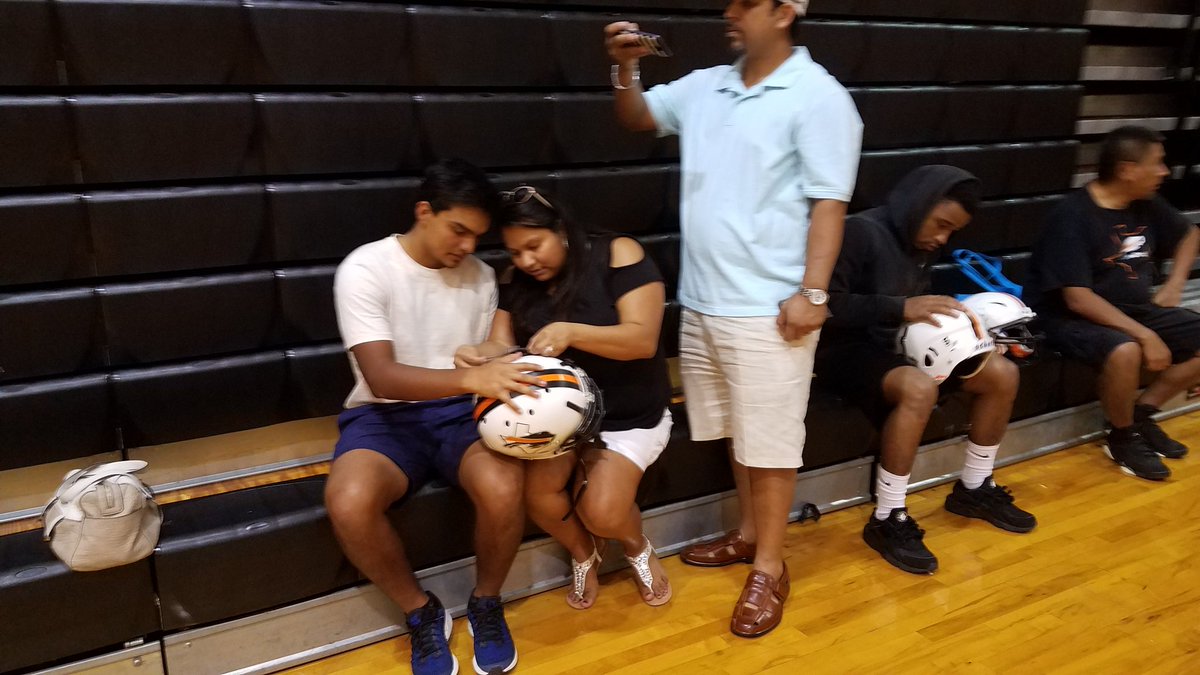 Coach_JWTucker's tweet photo. More pics. #HaltomFamily #HaltomFootball #DecalNight https://t.co/2BLtioPfZI