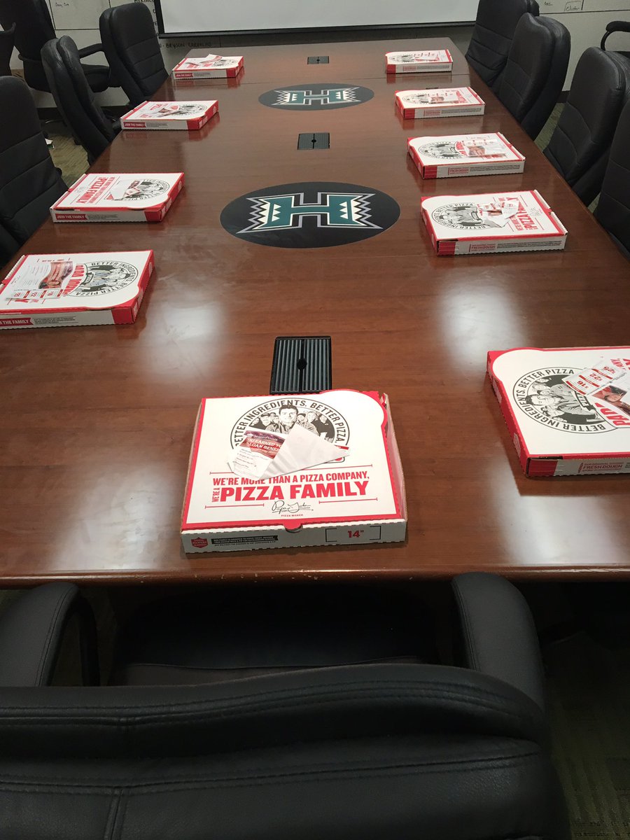 Mahalo to #PapaJohns for sponsoring the #BigBoyMonday for our OLine. The tradition lives on after wins with 300yd passing.