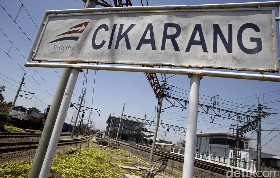 detikcom's tweet image. Foto: Asyiiik, Sebulan Lagi KRL Beroperasi Sampai Cikarang detik.id/6O90Rc via @detikfinance