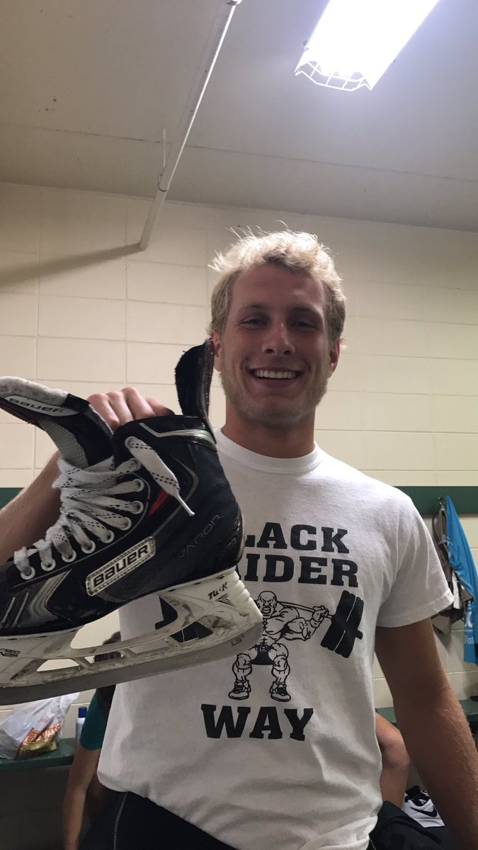 dbellz_42's tweet image. He wasn't even at practice. #RelationshipGoals #lineys