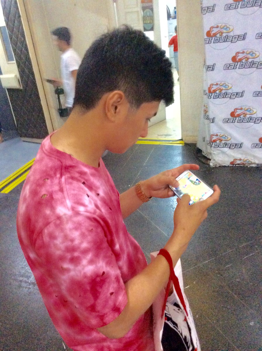 kem_babies's tweet photo. Busy sya. Hhahaha
 #TROPSLoveAwaits https://t.co/hiSrRKapCz