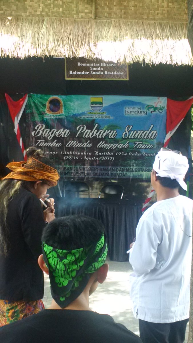 PabaruSunda's tweet photo. ACARA
#SAWALALUHUNG 
#CAKASUNDA1954
https://t.co/RE6AKD48Zw
Selasa 290817M
Anggara Pon 14k Asuji 1953C
@sobatbudaya https://t.co/Ga2vpXk2Xl