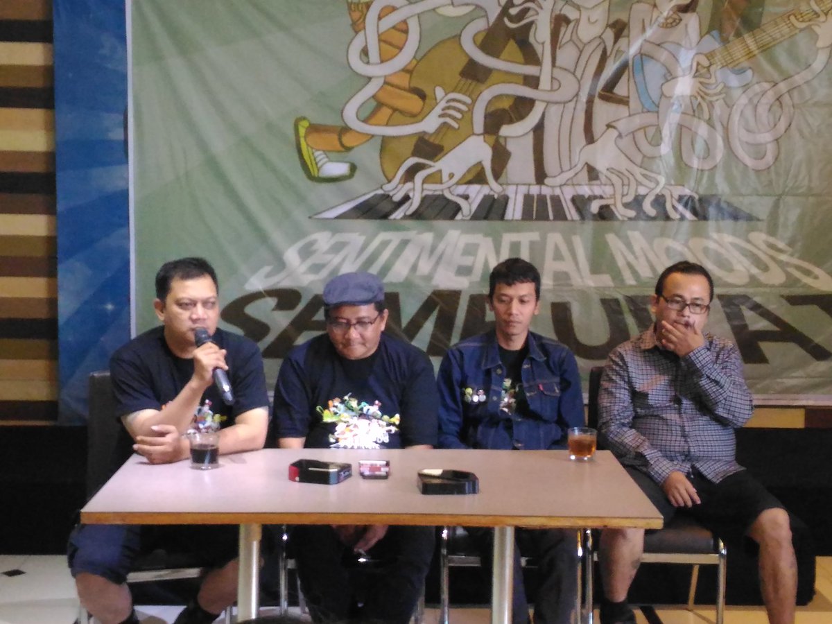 JogjaUpdate's tweet photo. #SentimentalMoods adalah band Ska dari Jakarta yg album fisiknya dibuat oleh @DoggyhouseRecs Jogja https://t.co/OHkbgmKFEG