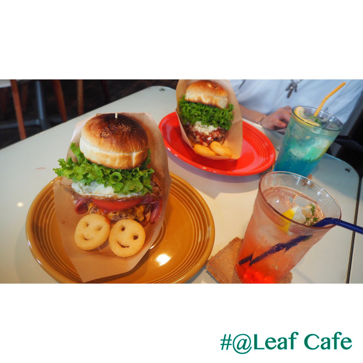 NEXT_TROUBLE's tweet photo. 念願の＠ Leaf Cafeき��ー！！ハンバーガー🍔ボリューミーでお腹いっぱい！ #LeafCafe #鎌倉 #七里ヶ浜 https://t.co/7gYKCdDSKv