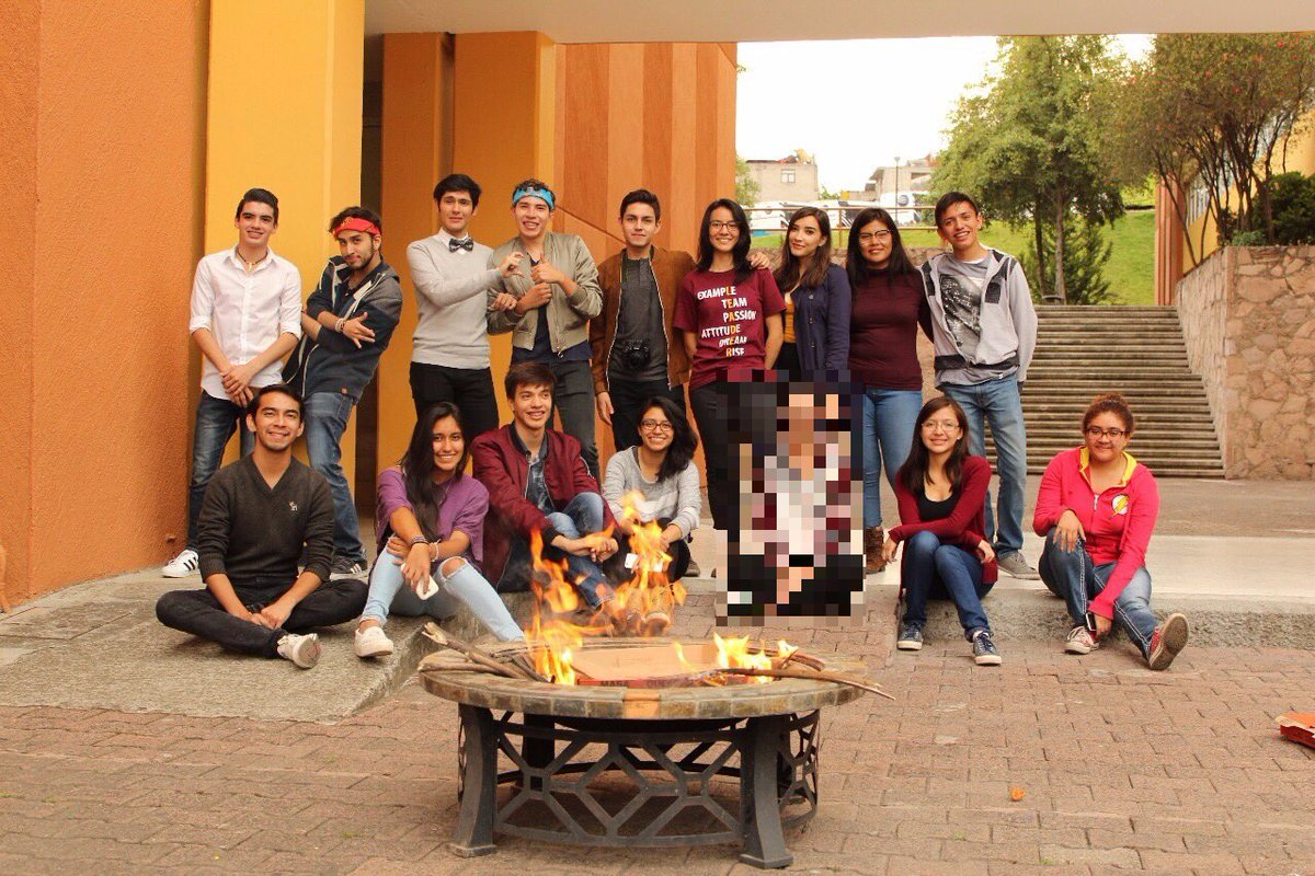 humanocem's tweet photo. Así inició la integración con los nuevos miembros de HUMANO CEM. #PREPA #PROFE
#LGBTEC #TECEM #HUMANO #BONFIRE #DANDOLAMANO https://t.co/wMFYsTrQqo