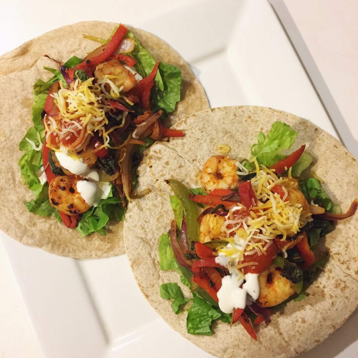 SelimCreations's tweet photo. Sriracha Shrimp wraps 🌶🍤🌯 #selimdivinecreations #sriracha #ranch #shrimp #wraps #shrimpwrap #greens #protein #culinary #cook https://t.co/eZUnYhz3mD