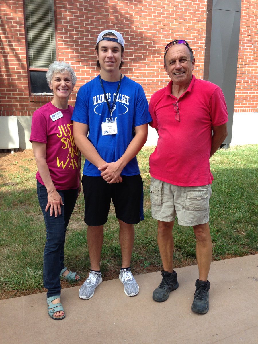 ICPresFarley's tweet photo. Welcomed Ethan Flinn of Jacksonville & his father to Gardner Hall on Move-In Day. Great new member of the IC Men's Golf Team! #ICTrueBlue https://t.co/q54FQIJCqg